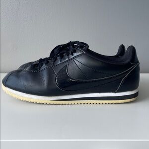 Nike ‘Classic Cortez' Black Leather women’s sneakers size 10